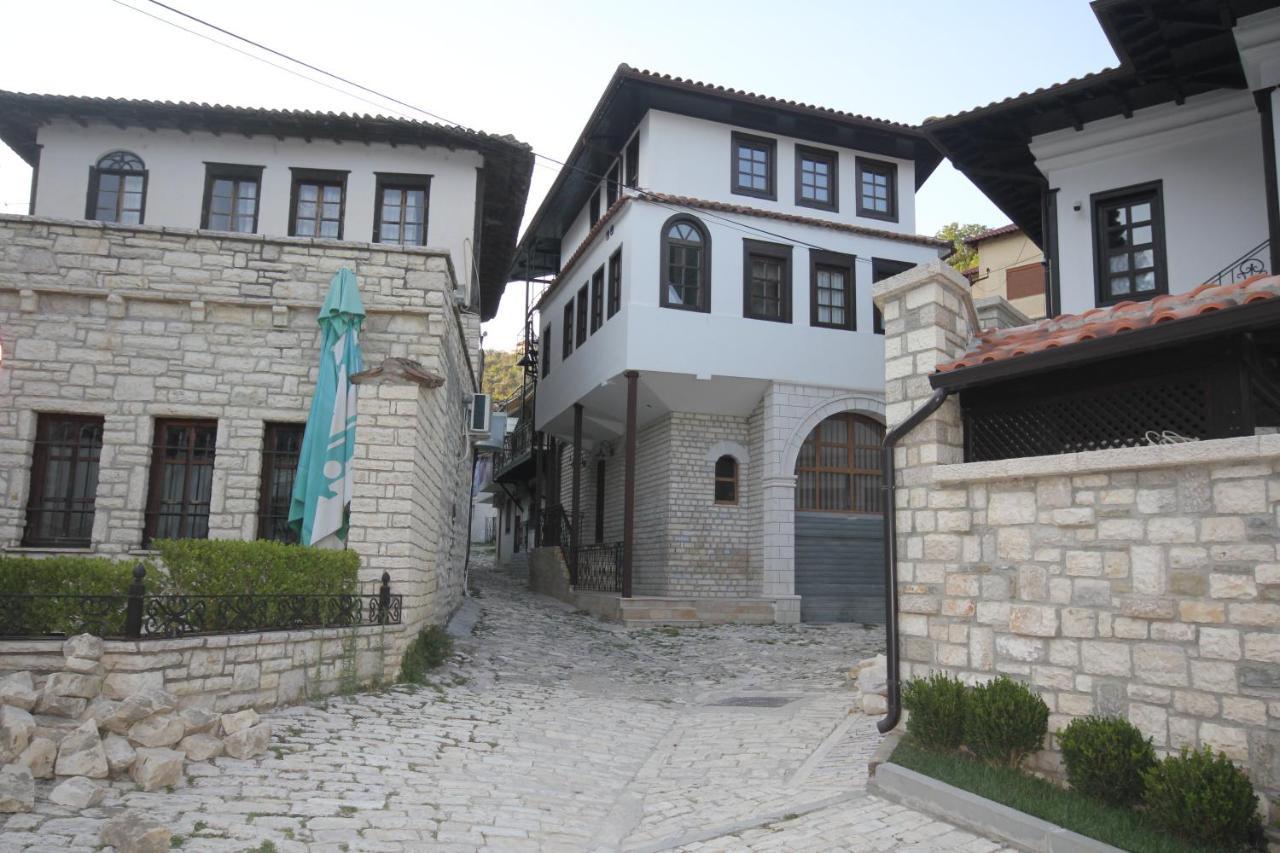 Apartment Altin In Old Town Berat Exteriér fotografie