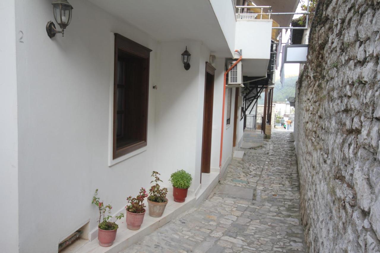 Apartment Altin In Old Town Berat Exteriér fotografie